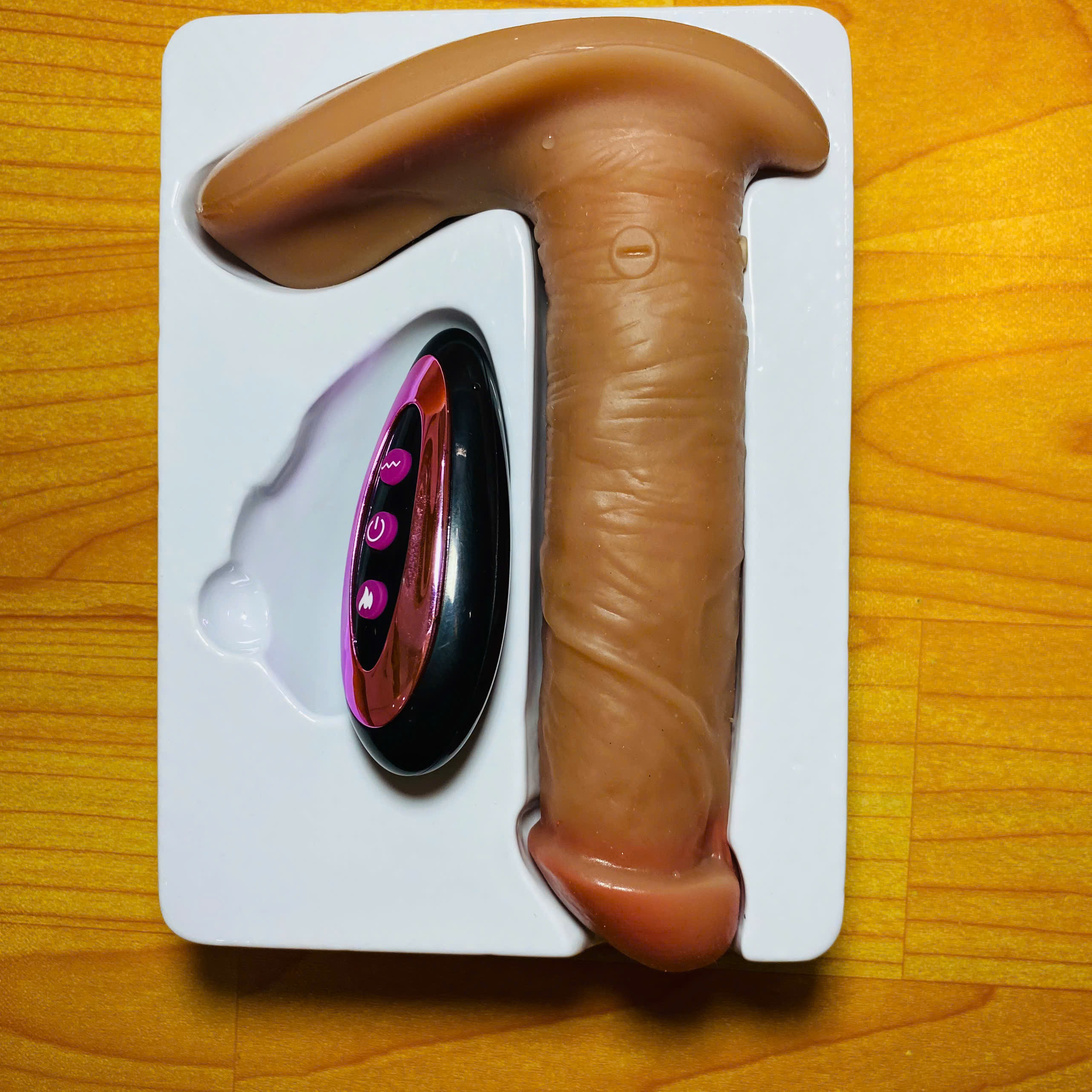 Dương vật gắn quần lót rung thụt tỏa nhiệt điều khiển từ xa