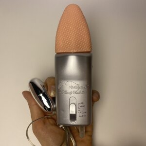 Lưỡi liếm kèm trứng rung Mini Tongue dùng pin