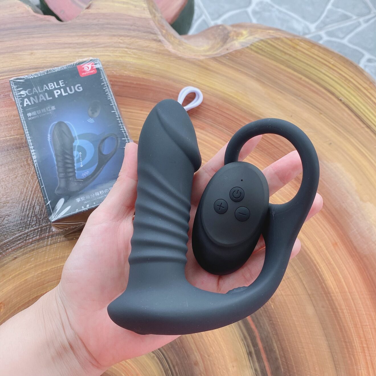 Máy rung thụt hậu môn hình dương vật Scalable Analplug có quay đeo
