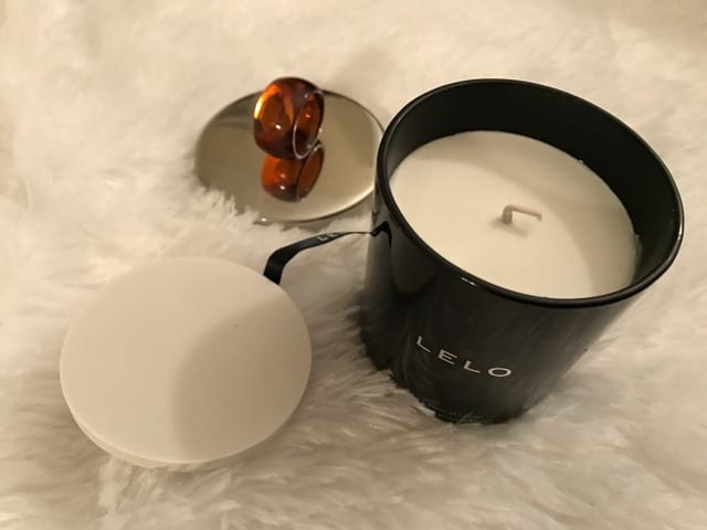 Nến BDSM nhiệt độ thấp massage toàn thân Lelo Massage Candle tinh dầu ấm nóng gợi cảm