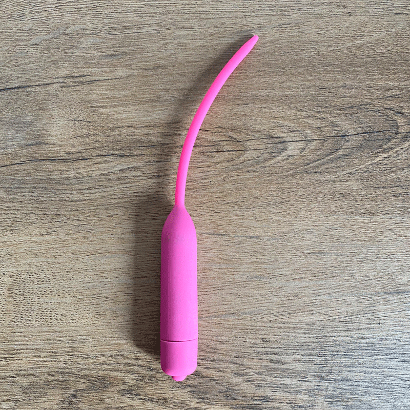 Que rung kích thích niệu đạo chạy pin AAA